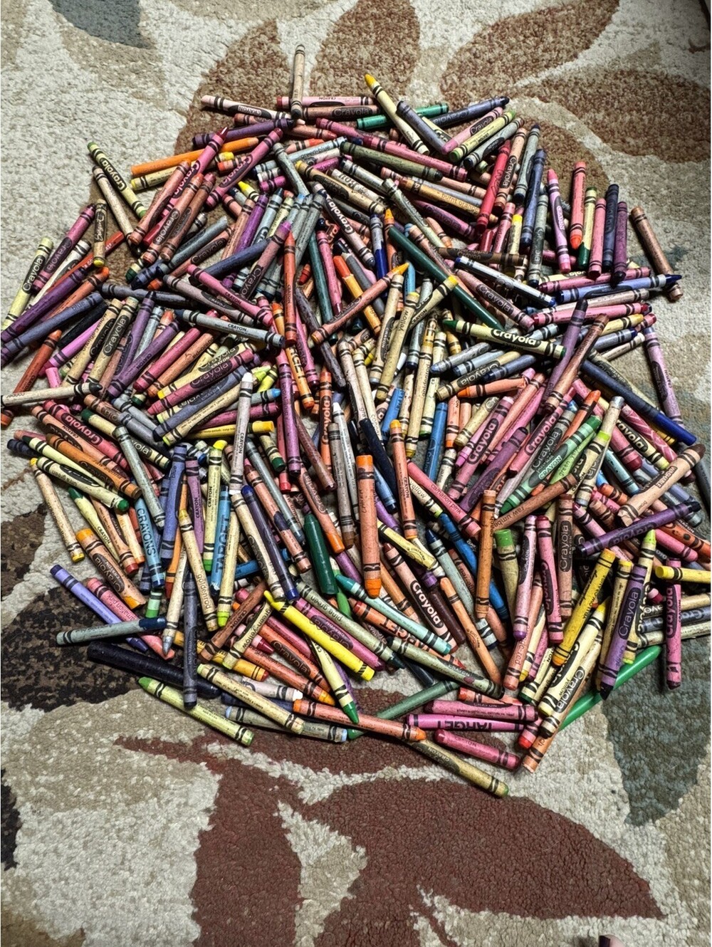 4 lbs Crayola And Misc Crayons. Tons of colors, Broken/Whole